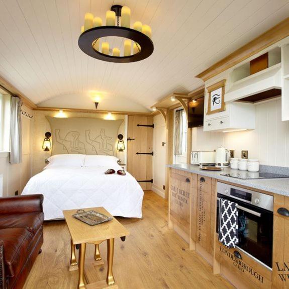 Hornington Manor Luxury Shepherd Huts 요크 외부 사진