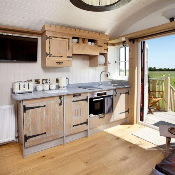 Hornington Manor Luxury Shepherd Huts 요크 외부 사진