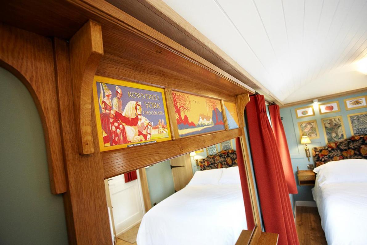 Hornington Manor Luxury Shepherd Huts 요크 외부 사진
