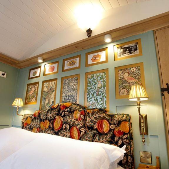 Hornington Manor Luxury Shepherd Huts 요크 외부 사진