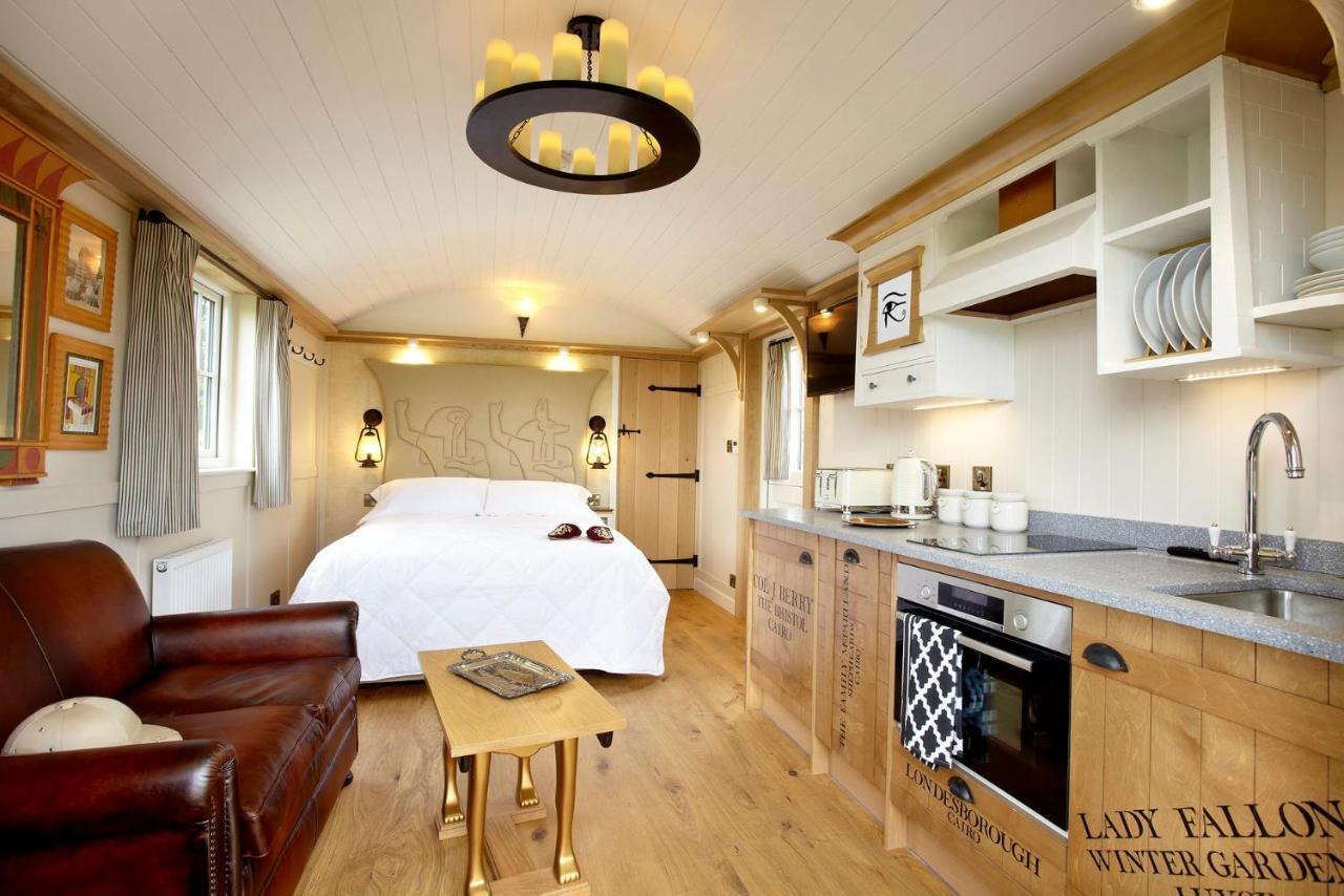 Hornington Manor Luxury Shepherd Huts 요크 외부 사진